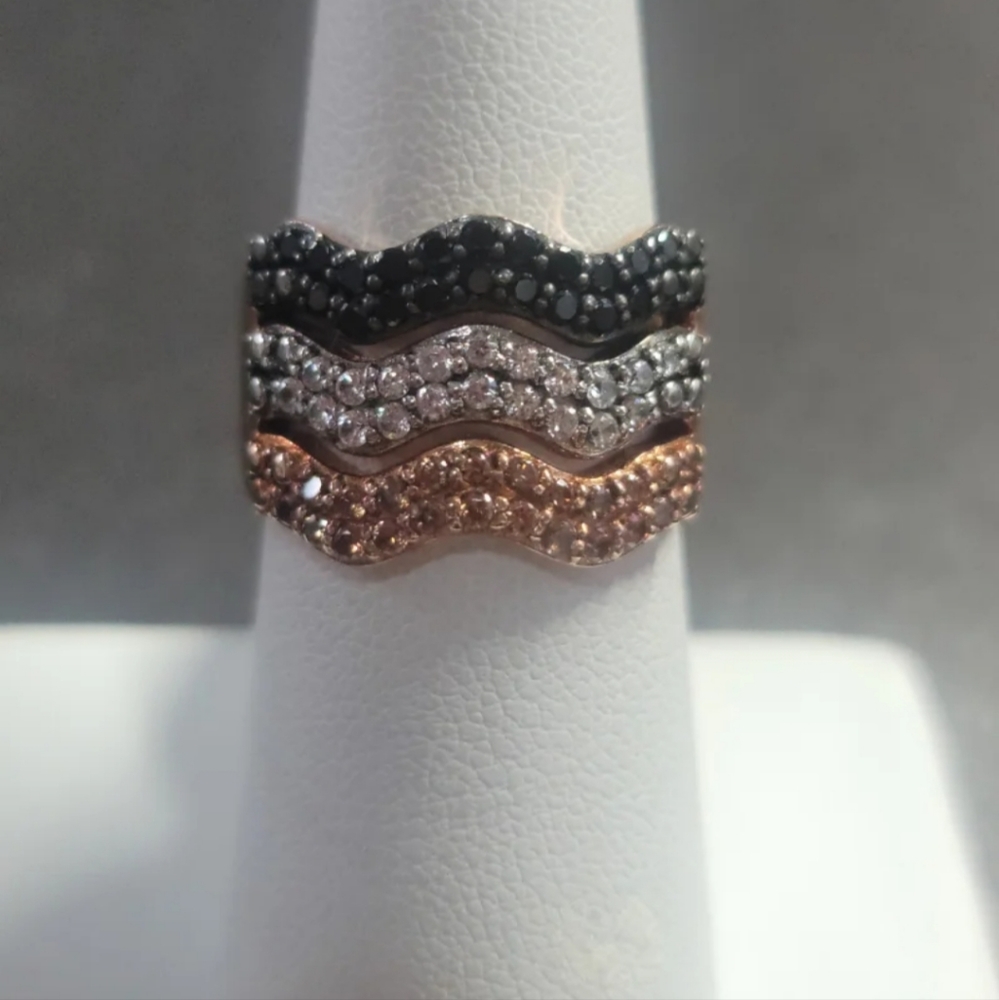 R104 Tri Color Diamond Chevron Band